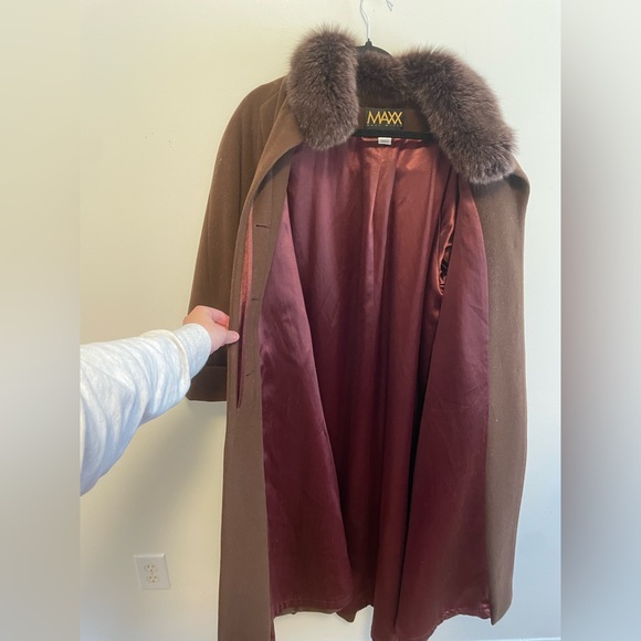 Vintage Wool Coat with Fur neck lining - Picture 10 of 12
